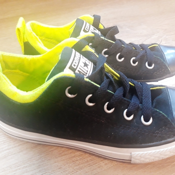 Converse Boy's Chuck Taylor All Star Low Top Sneakers - Junior 13 Black/Neon - Picture 6 of 12